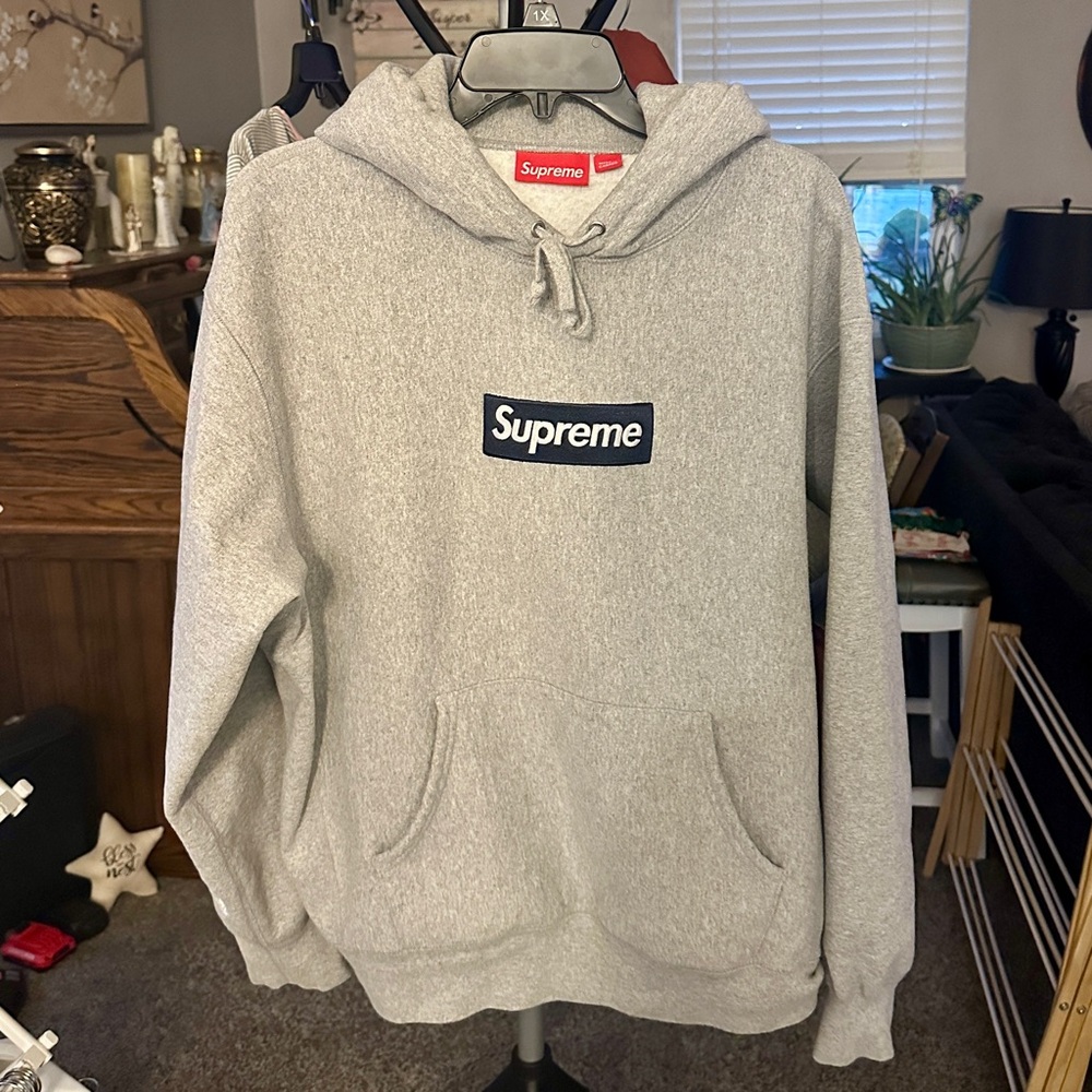 [SOLD] Supreme FW25 Box Logo Hoodie Heather Grey BOGO size medium LIKE NEW!!